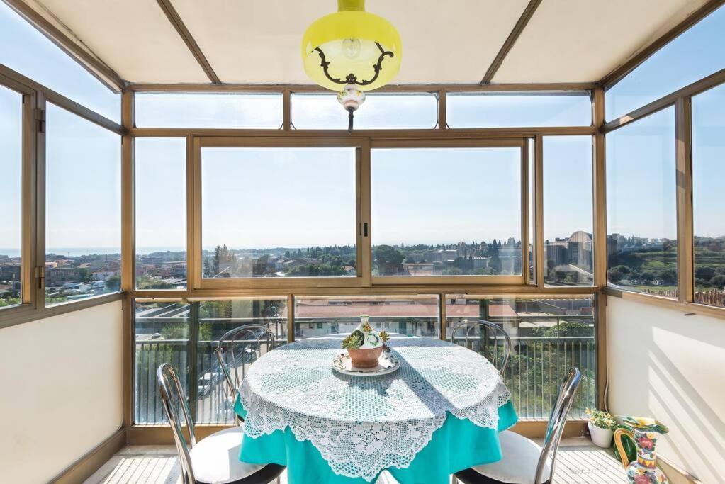 Top Floor Apartment Near Historic Fortino Catane Extérieur photo