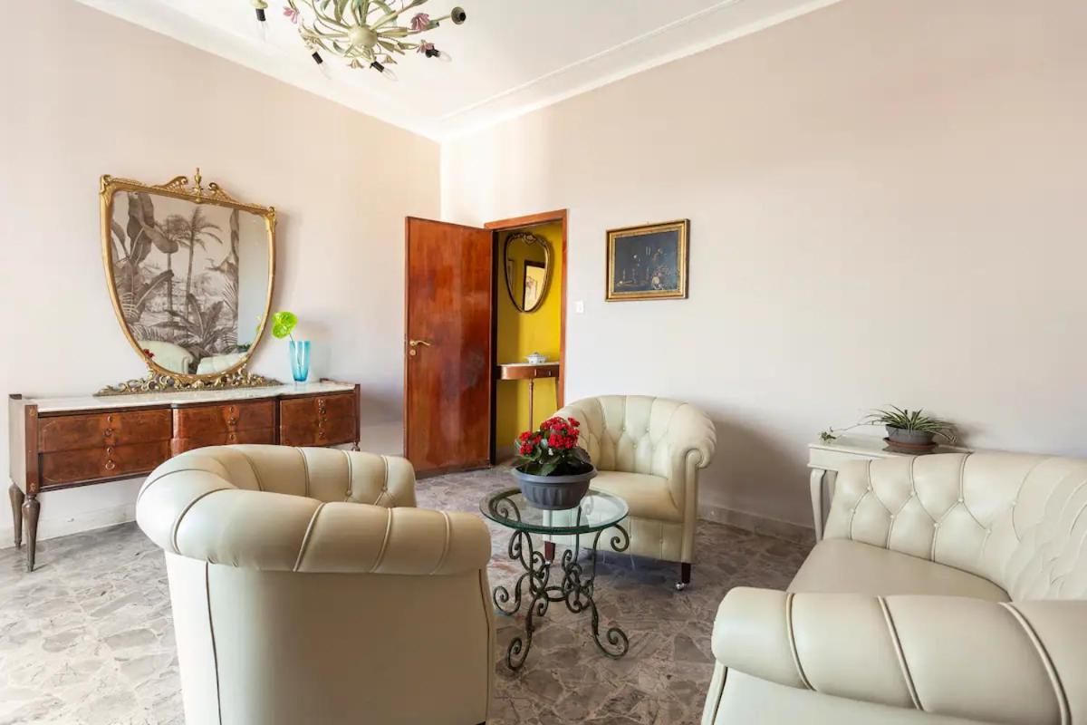 Top Floor Apartment Near Historic Fortino Catane Extérieur photo