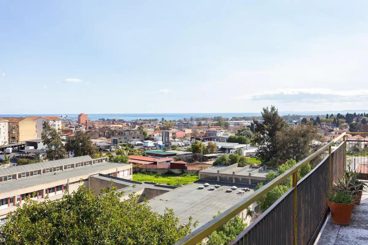Top Floor Apartment Near Historic Fortino Catane Extérieur photo
